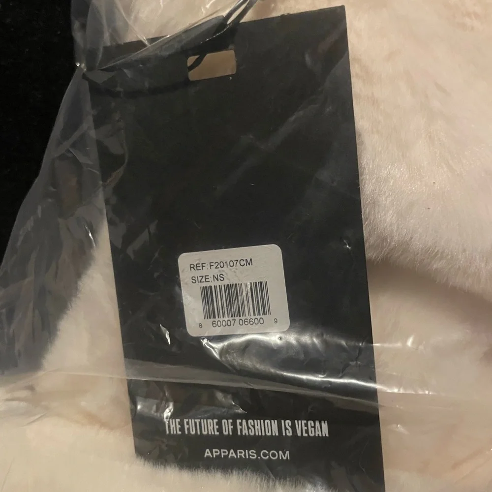 NWT Apparis Bambi Vegan Cozy White‎ Faux Fur Scarf